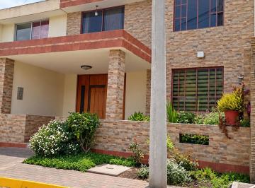 Casa de 3 habitaciones, Quito · Casa Acogedora en Guamaní – 189 m² Conjunto Roble 1: ¡El Hogar Que Estabas Buscando!