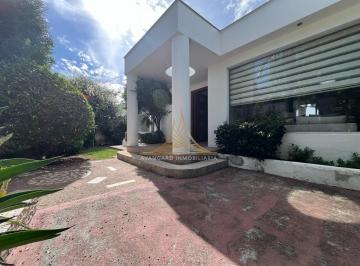 Casa · 124m² · 2 Habitaciones · 4 Estacionamientos · Casa en Renta en Cumbayá | 1 Planta | Jardín Privado | Cerca del Colegio Alemán