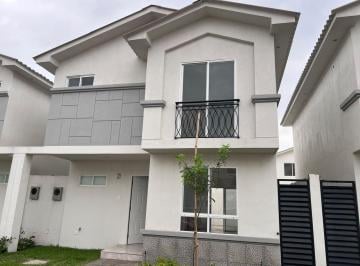 Casa · 95m² · 3 Habitaciones · 1 Estacionamiento · Casa en Alquiler - Urb. Casa Laguna Etapa Boscana Deir