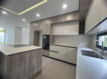 Casa de 3 habitaciones, Quito · Cumbaya Casa a Estrenar 3 Habtaciones, Sala de Estar, 2 Parqueaderos y Bodega