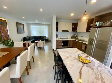 Casa · 173m² · 3 Habitaciones · 2 Estacionamientos · Mv - Sector Tumbaco en Venta Casa 3d, 173 m² Más Terraza 19 m² en Conjunto