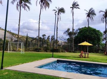 Casa · 176ha · 4 Habitaciones · 2 Estacionamientos · Casa en Venta de 3 Dorm. con Jardin en Pomasqui con Terraza Conjunto Privado con Piscina