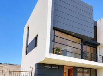 Casa de 4 habitaciones, Quito · Arriendo Casa 4 Habitaciones Moderna con Jardín y 3 Parqueaderos Urb. Capelo Valle de Los Chillos