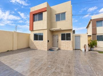 Casa · 243m² · 3 Habitaciones · 4 Estacionamientos · Casa en Alquiler en La Vía a Salitre, Urb. Vilanova Gabr
