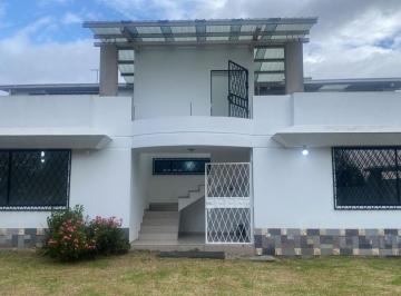 Casa de 3 habitaciones, Quito · Casa en Venta en Monjas – Patrimonio Familiar, Quito | 458 m² de Terreno