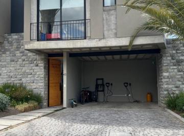 Casa de 4 habitaciones, Quito · Casa Moderna de Renta en La Ceramica Tumbaco