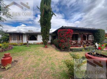 Casa · 401m² · 3 Habitaciones · 4 Estacionamientos · Casa de Una Planta en Venta, Valle de Los Chillos, Sector San Juan de Dios con Amplio Jardin