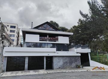 Casa · 950m² · 5 Habitaciones · 4 Estacionamientos · Casa Independiente en Venta con Sauna, Hidromasaje, Discoteca, Altillo Sector Brasil