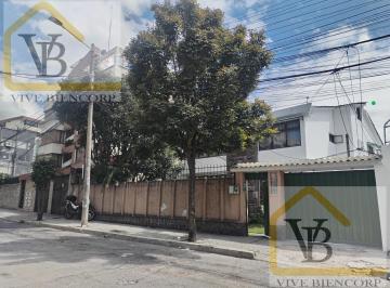 Casa · 428m² · 7 Habitaciones · 3 Estacionamientos · Casa Independiente en Venta con 4 Suites, Secor La Y.