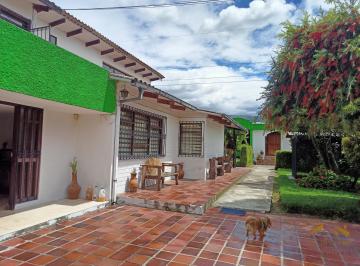 Casa · 500m² · 12 Habitaciones · 6 Estacionamientos · Conocoto 2 Casas de Una Planta en Venta Cerca Av Ilalo Ideal Para Geriátrico, Escuela