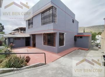 Casa · 267m² · 5 Habitaciones · 3 Estacionamientos · Casa en Venta con Habitación en Planta Baja, Suite y Jardin en La Mitad del Mundo