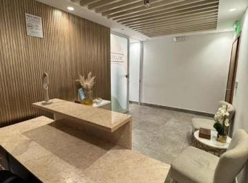 Consultorio · 99m² · 5 Habitaciones · 1 Estacionamiento · Centro Médico o Estético Full Amoblado en Alquiler – Arcos Plaza