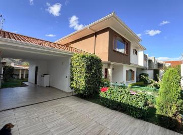 Casa · 280m² · 3 Estacionamientos · Casa en Renta, Challuabamba