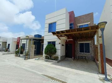 Casa de 4 habitaciones, Salinas · Vendo Hermosa Casa de 2 Pisos en Exclusivo Conjunto Residencial en Salinas