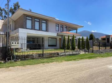 Casa · 300m² · 4 Habitaciones · 4 Estacionamientos · Casa en Venta, San Joaquín