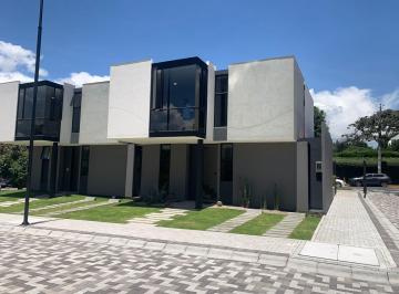 Casa · 153m² · 3 Habitaciones · 2 Estacionamientos · Cumbayá Venta Casa San Patrico Lumbisi