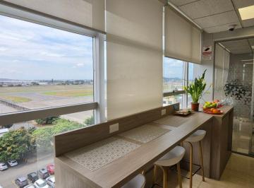 Oficina comercial , Guayaquil · Vendo Oficina Corporativa 132 m² en Sky Building, 2 Parqueos, Vista Al Aeropuerto