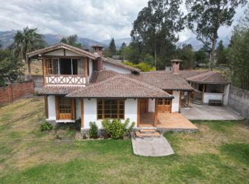 Casa de 3 habitaciones, Quito · Casa Estilo Campestre, 140 m² Construcción, Sector Residencial de Pifo, Áreas Verdes, 3 Dorm.