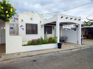 Casa de 3 habitaciones, Salinas · Vendo Casa en Conjunto Residencial en Salinas