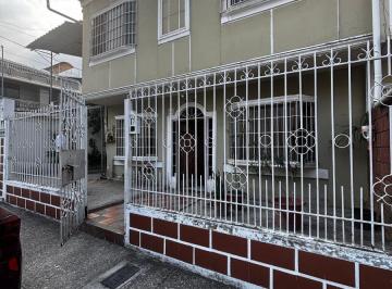 Casa de 3 habitaciones, Guayaquil · Alquiler de Casa de Dos Dorm. + Suite en Urdesa Norte de 250 m² (Esquinera con Garaje)