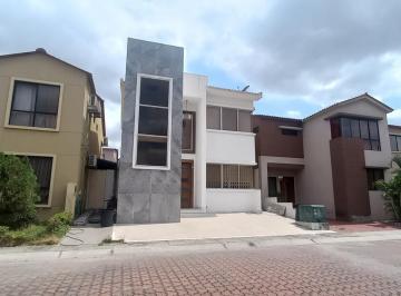 Casa · 140m² · 2 Habitaciones · 1 Estacionamiento · Casa en León Febres Cordero Ribadeneyra