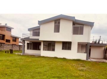 Casa · 250m² · 2 Estacionamientos · Casa en Los Chillos Sector San Gabriel