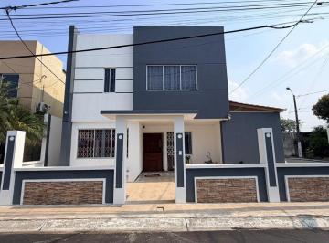 Casa · 260m² · 5 Habitaciones · 5 Estacionamientos · Alquilo Habitaciones, Junto a La Ecotec samborondón.(Lililo)