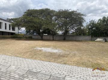 Terreno / Lote · 1096m² · Terreno Plano en Venta en Urbanizacion Exclusiva de 9 Lotes