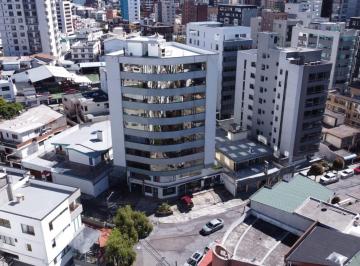 Oficina comercial · 515m² · 2 Habitaciones · 1 Estacionamiento · Oficina / Consultorio La Carolina