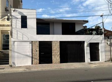 Casa de 4 habitaciones, Crucita · Vendo Casa Comercial en Manta con Excelente Ubicación