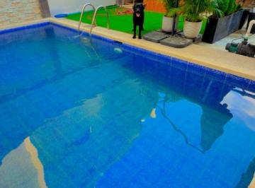 Casa de 4 habitaciones, Crucita · Vendo Casa Comercial en Manta con Excelente Ubicación