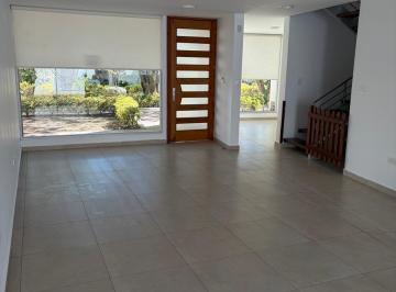 Casa de 4 habitaciones, Quito · Casa de Arriendo