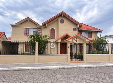 Casa de 3 habitaciones, Quito · Venta Casa, Sangolqui Sector Poncho Verde
