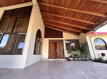Casa de 4 habitaciones, Quito · Hermosa Casa con Amplio Terreno en El Valle