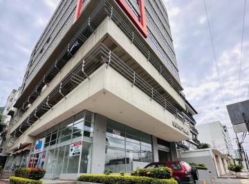 Local comercial · 136m² · 2 Estacionamientos · Venta Local Esquinero Doble Exposicion Los Ceibos