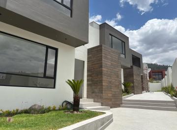 Casa · 203m² · 3 Habitaciones · 2 Estacionamientos · Casa Moderna de 3 Dorm. en Venta – San Juan Alto de Cumbayá