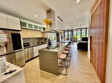 Departamento · 145m² · 3 Habitaciones · 2 Estacionamientos · Renta Dpto 3 Dorm.