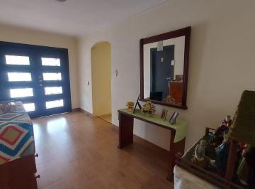 Hall ingreso · Venta de Villa 4 Dorm., Piscina en Portón de Las Lomas