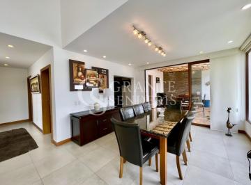 Casa de 3 habitaciones, Quito · Casa en Venta en San Juan Alto de Cumbayá | Diseño Londoño | Conjunto Privado