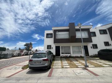 Casa · 125m² · 3 Habitaciones · 2 Estacionamientos · Casa Esquinera de Venta en Puembo