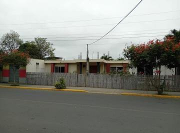 Casa de 3 habitaciones, Portoviejo · Casa de Venta en Colon Portoviejo Zona Residencial
