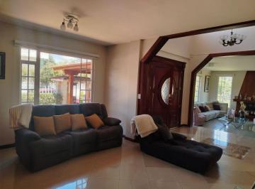 Casa de 5 habitaciones, Quito · Vendo Bonita Casa con Piscina Acabados de Lujo Esta en Urbanización Privada Sector Club Los Chillos