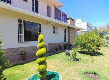 Casa de 5 habitaciones, Quito · Vendo Bonita Casa con Piscina Acabados de Lujo Esta en Urbanización Privada Sector Club Los Chillos