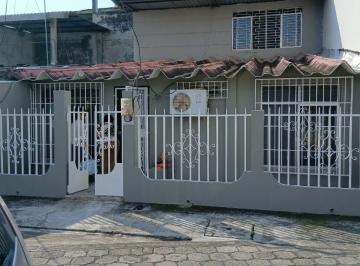 Casa de 3 habitaciones, Milagro · Casa de 130 m² con 3 Dorm. en Venta en Sur de Milagro. Urb. Biess