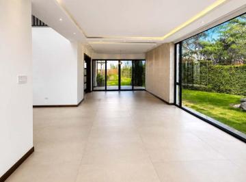 Casa de 3 habitaciones, Quito · Casa de Renta, Nayón, 3 Dorm., Amplio Jardín.