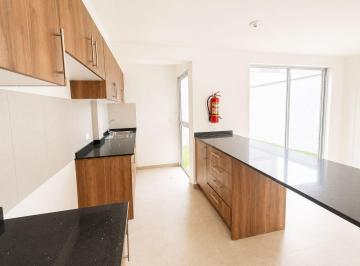 Casa · 128m² · 3 Habitaciones · 2 Estacionamientos · Ira Venta Casa Sector Conocoto 3 Habitaciones y un Ático
