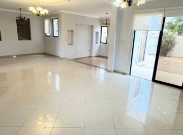 Casa 300m² Alquiler Vía a la Costa · Alquilo Casa en Via Al Sol, de 3 Amplios Dorm. con Lindo Amplio Patio con Área de Bbq
