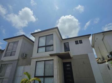 Casa de 3 habitaciones, Guayaquil · Casa con 3 Dorm. y Amplip Patio