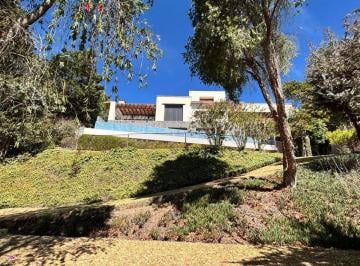 Casa de 5 habitaciones, Quito · La Casa en Venta Cuenta con Vista a Volcanes y Valles Seguridad, Monteserrin