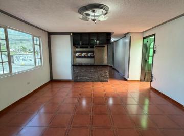 Casa de 7 habitaciones, Quito · Casa Amplia Rentera Esquinera Sector Mitad del Mundo con Dos Departamentos y Locales Comerciales